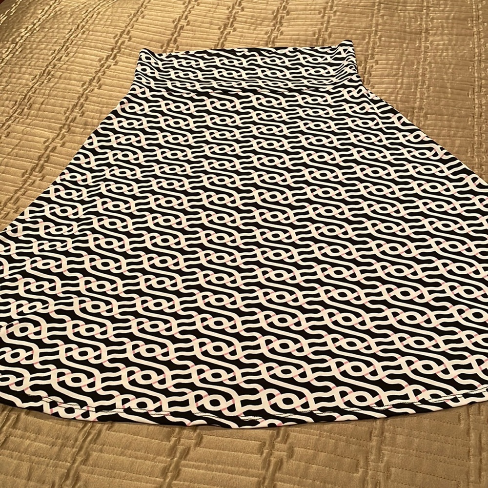 LuLaRoe skirt, blk/wht/pink print, polyester blend, S